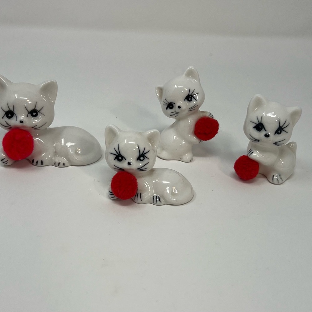 Vintage Cat And Kittens Set Of 4 White Red Balls Mid Century Kitschy